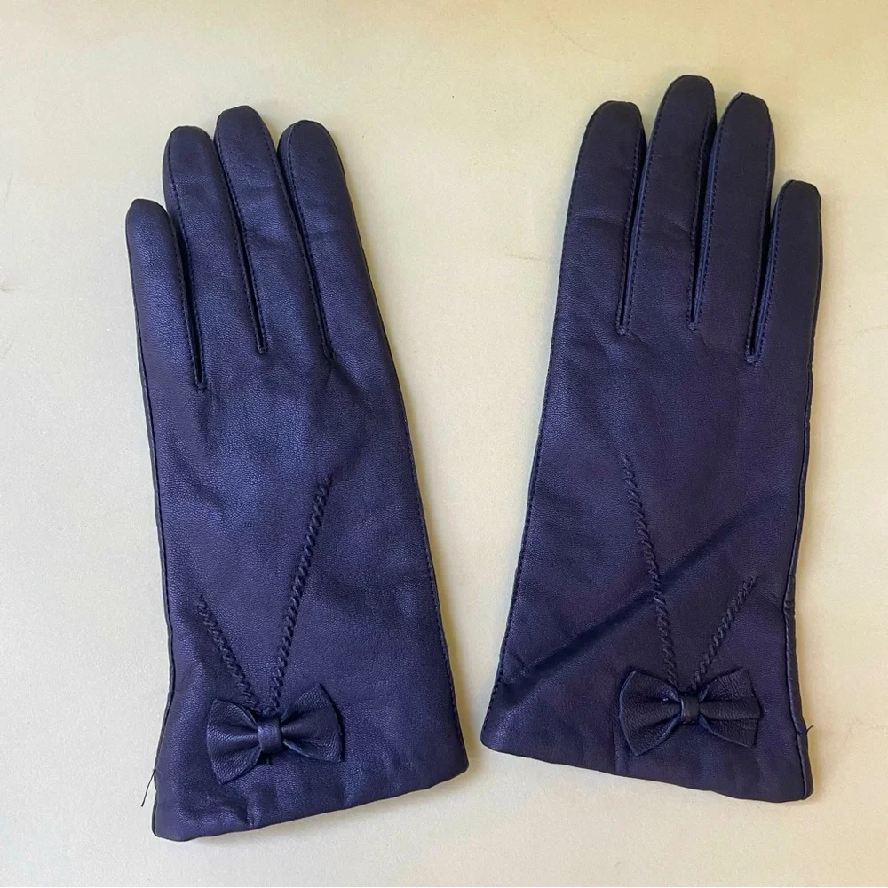 New vintage black leather gloves with bows